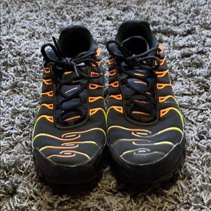 Nike Air Max + Black Volt size 10.5